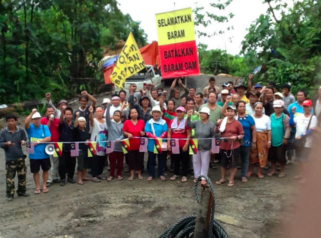 Indigenous Iadies lead the protest at Baram